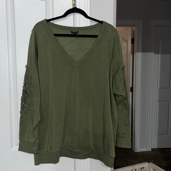 Torrid olive green cozy fleece crochet sleeve fleece sweatshirt Sz 3 (3X 22-24) - Picture 2 of 7